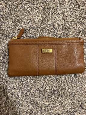 Fossil Ella Brown Pebbled Leather Bifold Zip Top Clutch Long Wallet